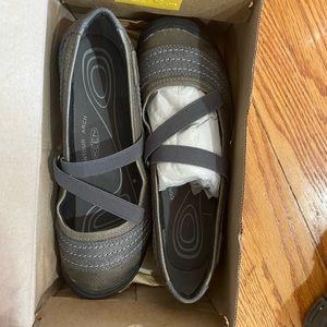Keen size 7 new. Never worn